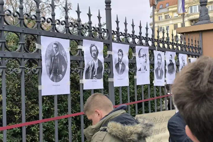 Protest ispred Jovine gimnazije