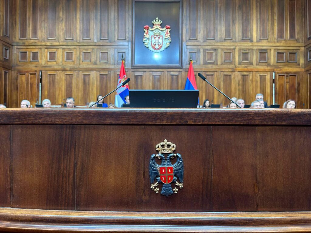 Narodni poslanici ukazuju na niz razloga za smenu Vlade: Da li će joj vladajuća većina izglasati nepoverenje?