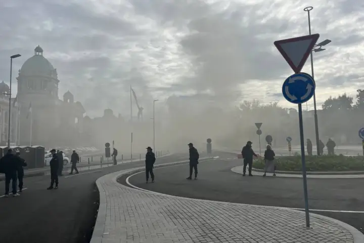 Požar ispred Narodne skupštine