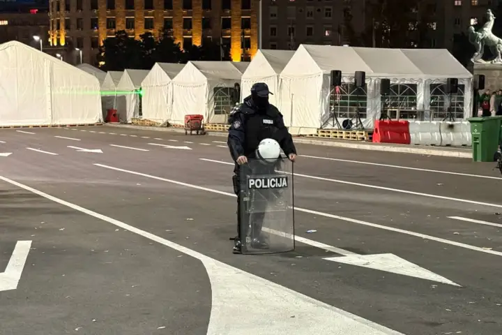 Šatorsko naselje ispred Narodne skupštine