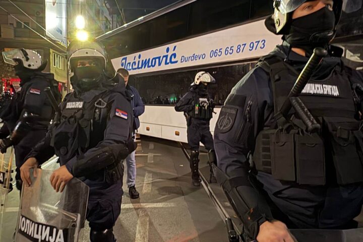 Jaćimović autobus kod Pravnog fakulteta