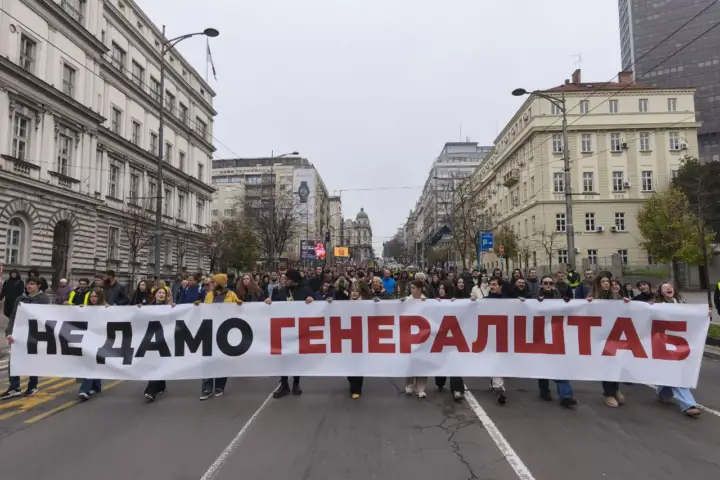 Protest ispred Generalštaba; Foto: Mašina.