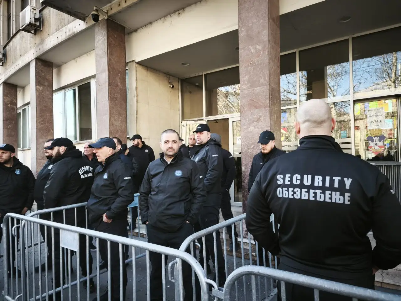 Obezbeđenje ispred Skupštine grada Beograda