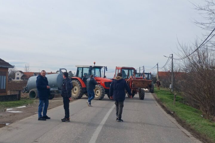Blokada puta u selu Klenje u Bogatiću