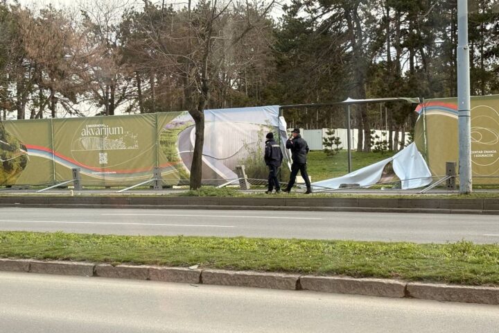 Ograda oko parka Ušće, 19. februar; Foto: Mašina.