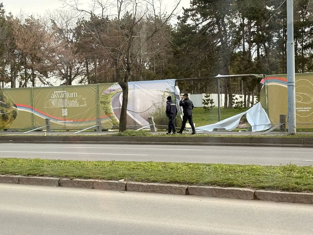 Ograda oko parka Ušće, 19. februar; Foto: Mašina.