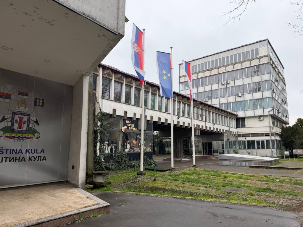 Deponija u Kuli gori već tri dana