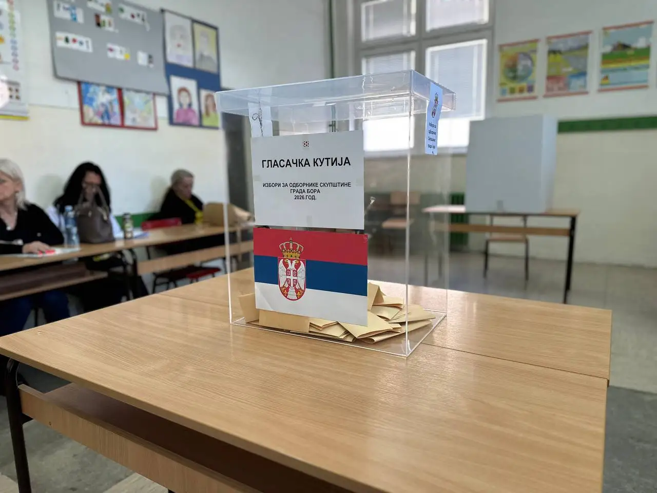 Jedna po jedna stranka se povlači: Ko preostaje u izbornoj trci?