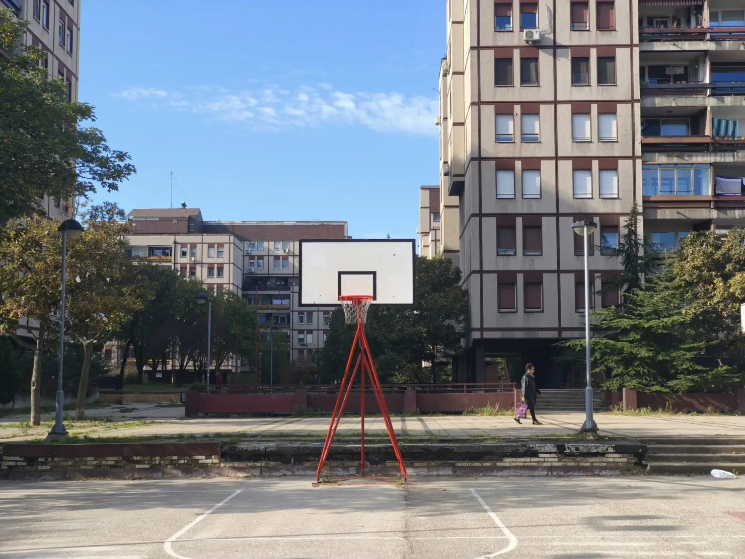 Košarkaški teren u beogradskim blokovima
