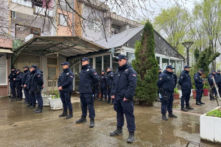 Kordon policije u Kuli tokom lokalnih izbora 29. marta 2026. godine