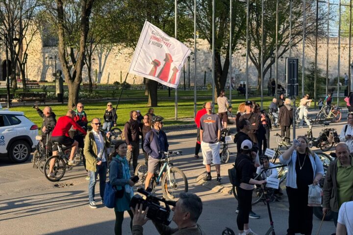 Protest ispred zgrade Univerziteta u Nišu