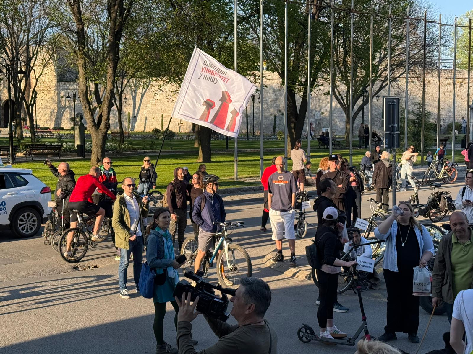 Protest ispred zgrade Univerziteta u Nišu