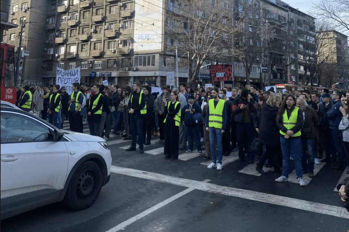 16 minuta tišine
