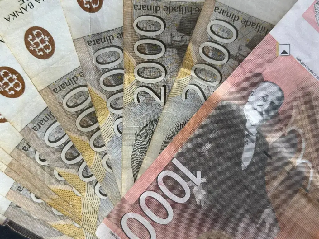 Nove mere za građane: Vučić najavio povećanje plata i penzija