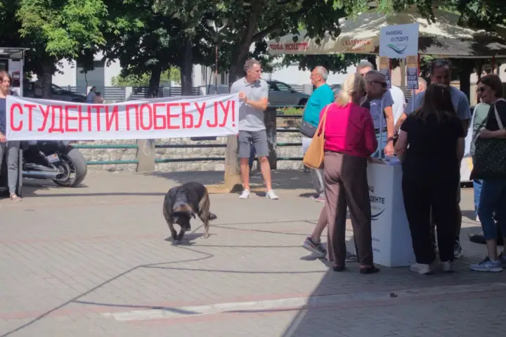 Potpisivanje peticije u Knjaževcu.