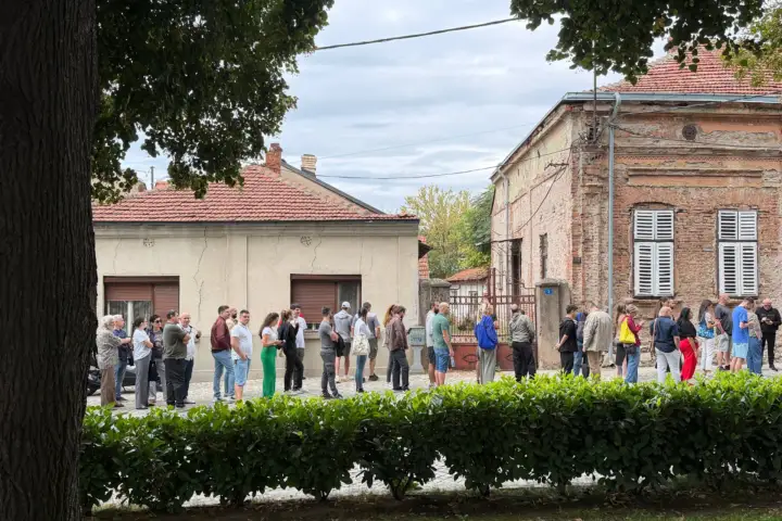Redovi za potpisivanje studentske liste u Nišu