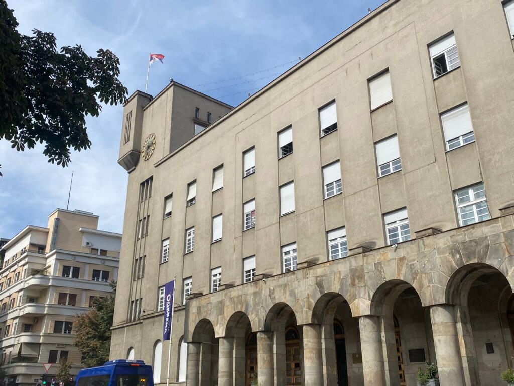 Kada se retorika preobrazi u politiku: Uloga države u sahrani Ratka Mladića