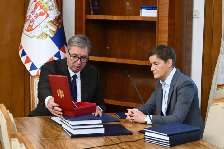 primopredaja dužnosti vučić brnabić