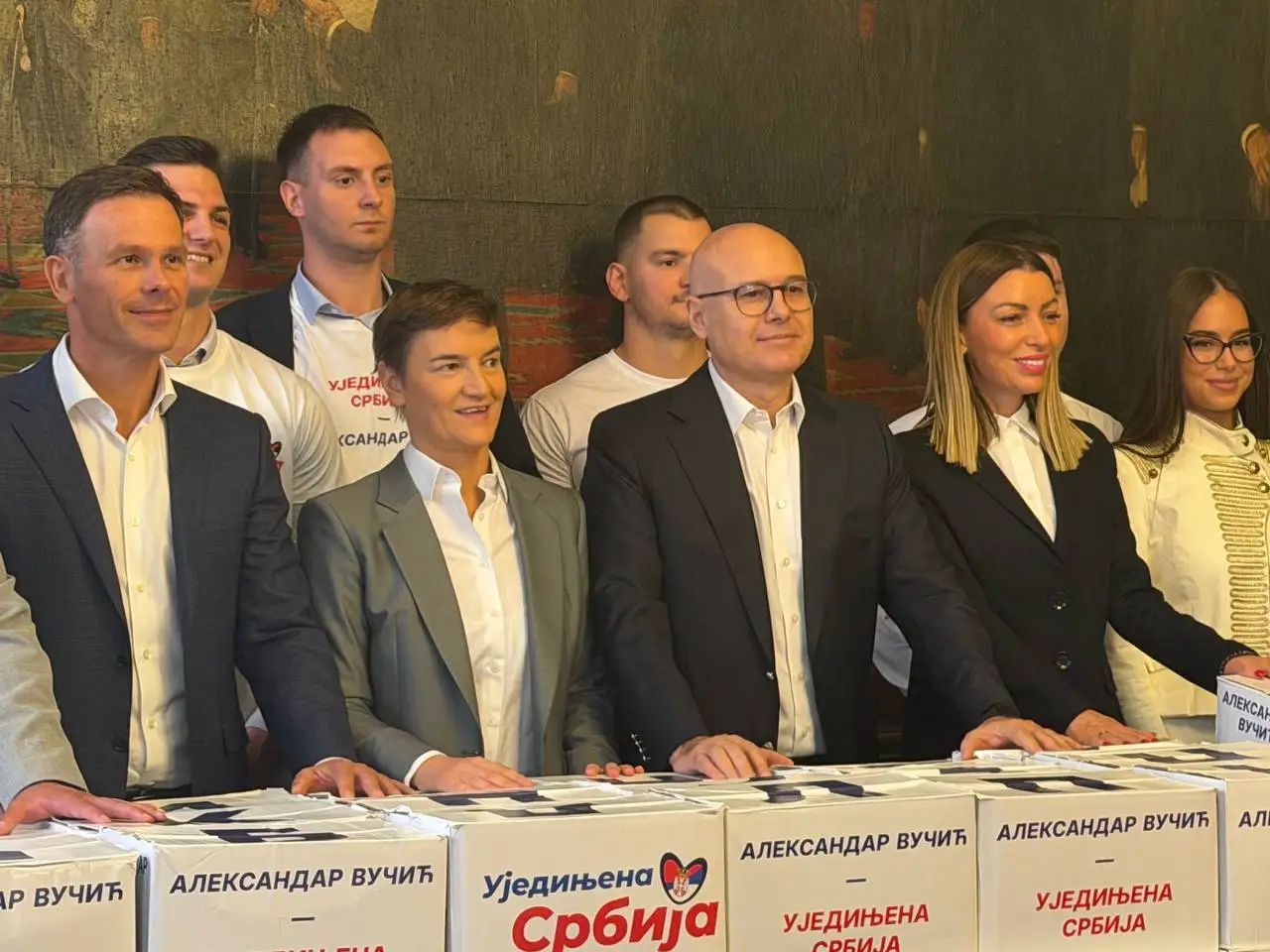 Da li je lista SNS-a regularna: Broj potpisa na granici nemogućeg, naziv liste potencijalno nezakonit, kažu sagovornici Mašine
