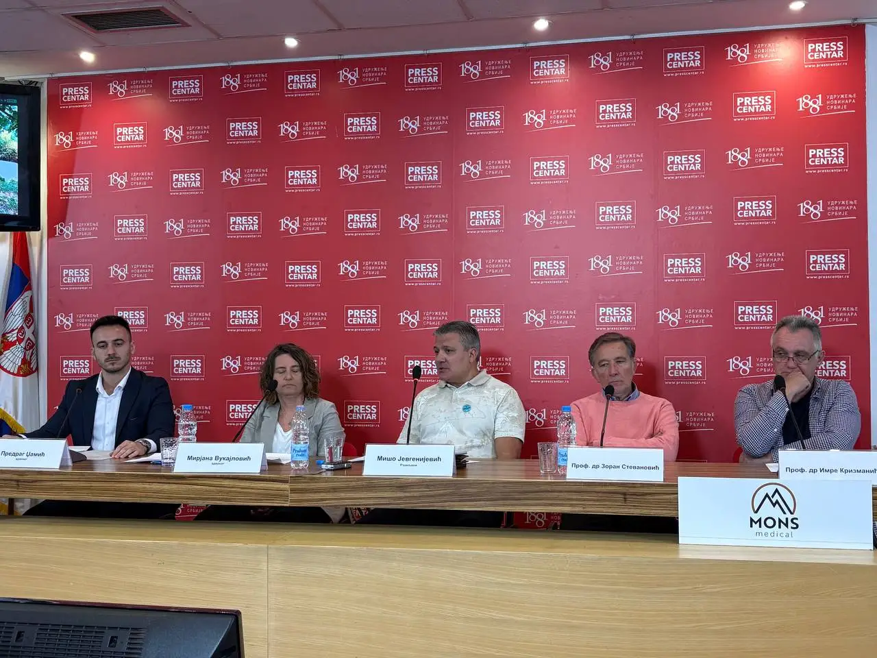 KOnferencija za medije, Rzavljani