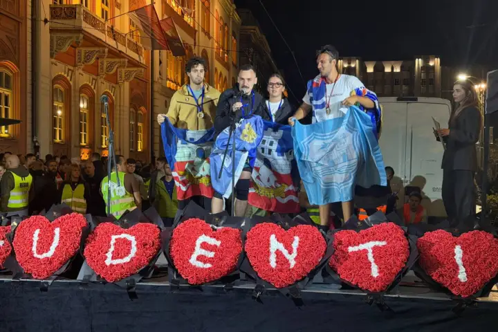 Skup "Pobeda zove sa svih strana", doček ispred Rektorata
